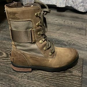 Women's Sorel waterproof boots, size 6